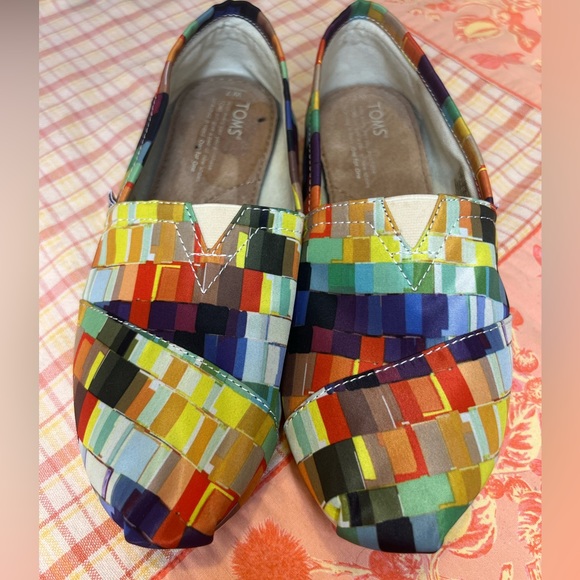 Toms Rainbow Pride Multicolor Geometric Slip On Flats Womens Size 7 Colorful! - Picture 1 of 8